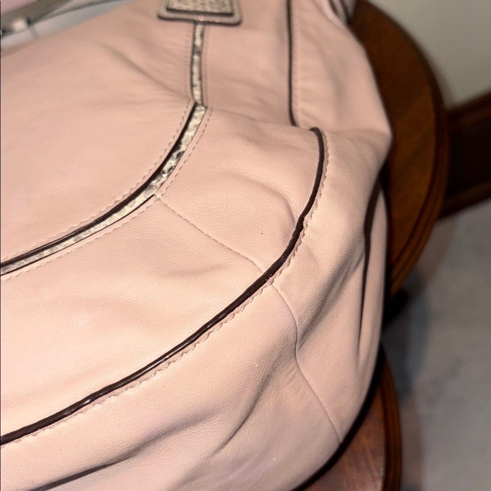 Coach Kristin shoulder/cross body bag pearlescent beige pink white snake skin - Picture 16 of 17